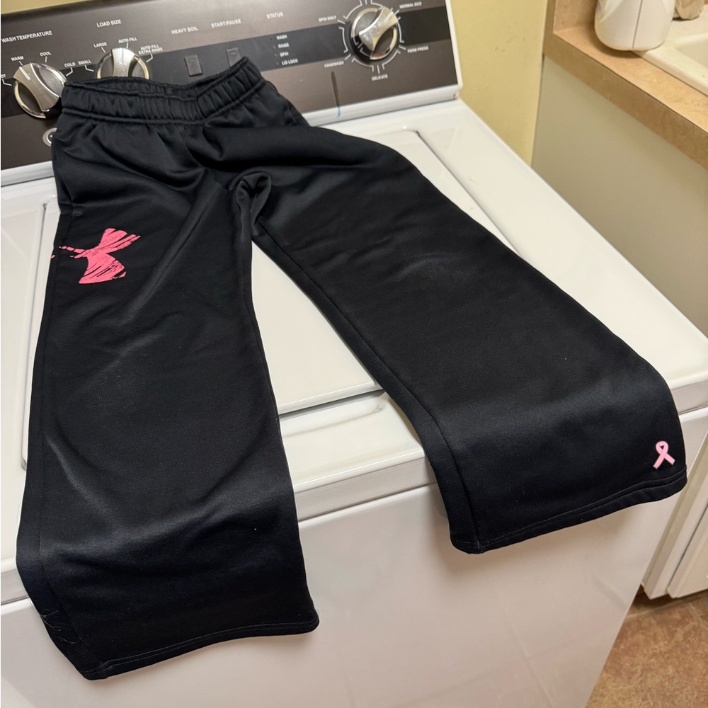 Girls Medium Under Armour pants with Pink Ribbon